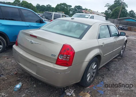 2009 Chrysler 300 Touring/Signature Series/Executive Series z USA, uszkodzony, nr VIN 2C3KA53V69H592530